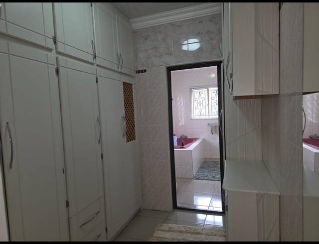 3 BEDROOM HOUSE FOR SALE IN FLORA PARK